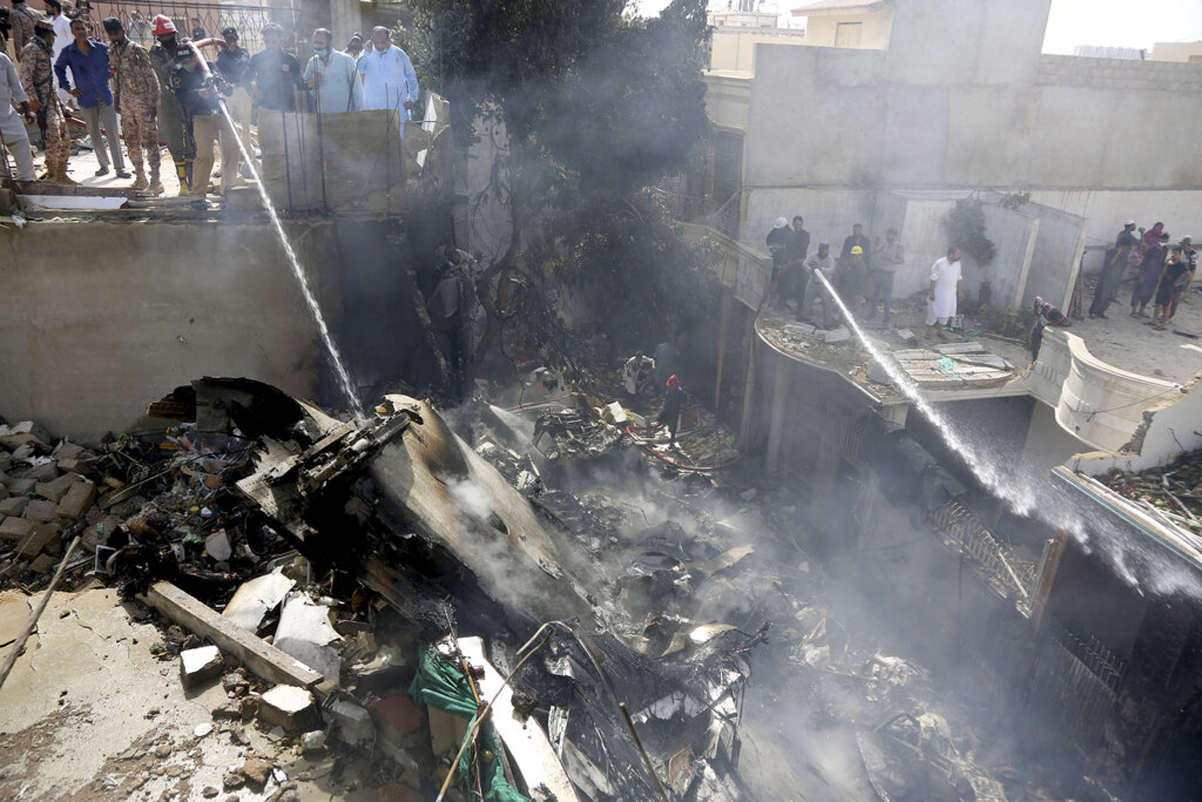 पाकिस्तानमा विमान दुर्घटना, १०७ जनाको मृत्यु