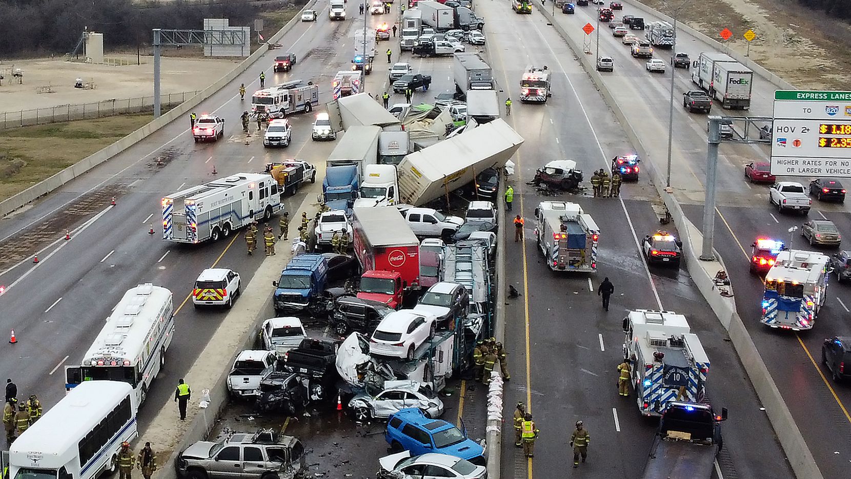 अमेरिकामा एकैपटक सय बढी गाडी दुर्घटना, ६ जनाको मृत्यु