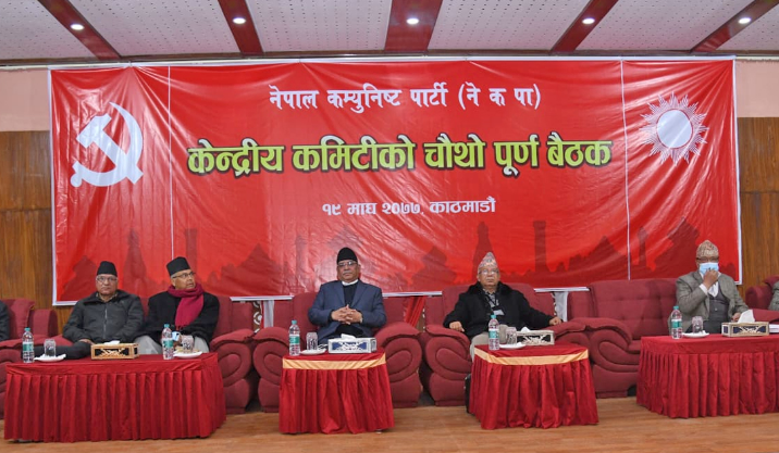 निर्वाचन आयोग पुगेर दाहाल–नेपाल समूहले गर्‍यो आधिकारिकता दाबी