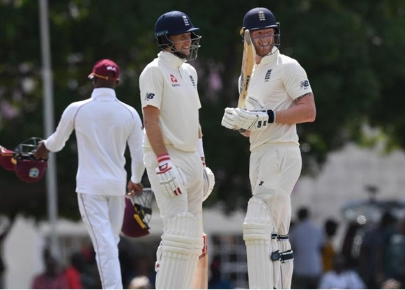 टेस्ट सिरिजः इंग्ल्यान्ड ४ सय ३७ रनले अगाडि