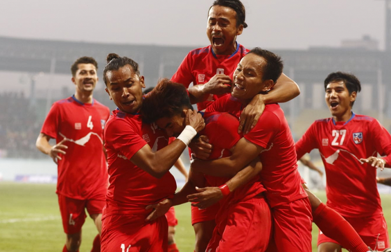 त्रिदेशीय कप फुटवलः बंगलादेशविरुद्ध पहिलाे हाफमा नेपाललाई २ गाेलकाे अग्रता