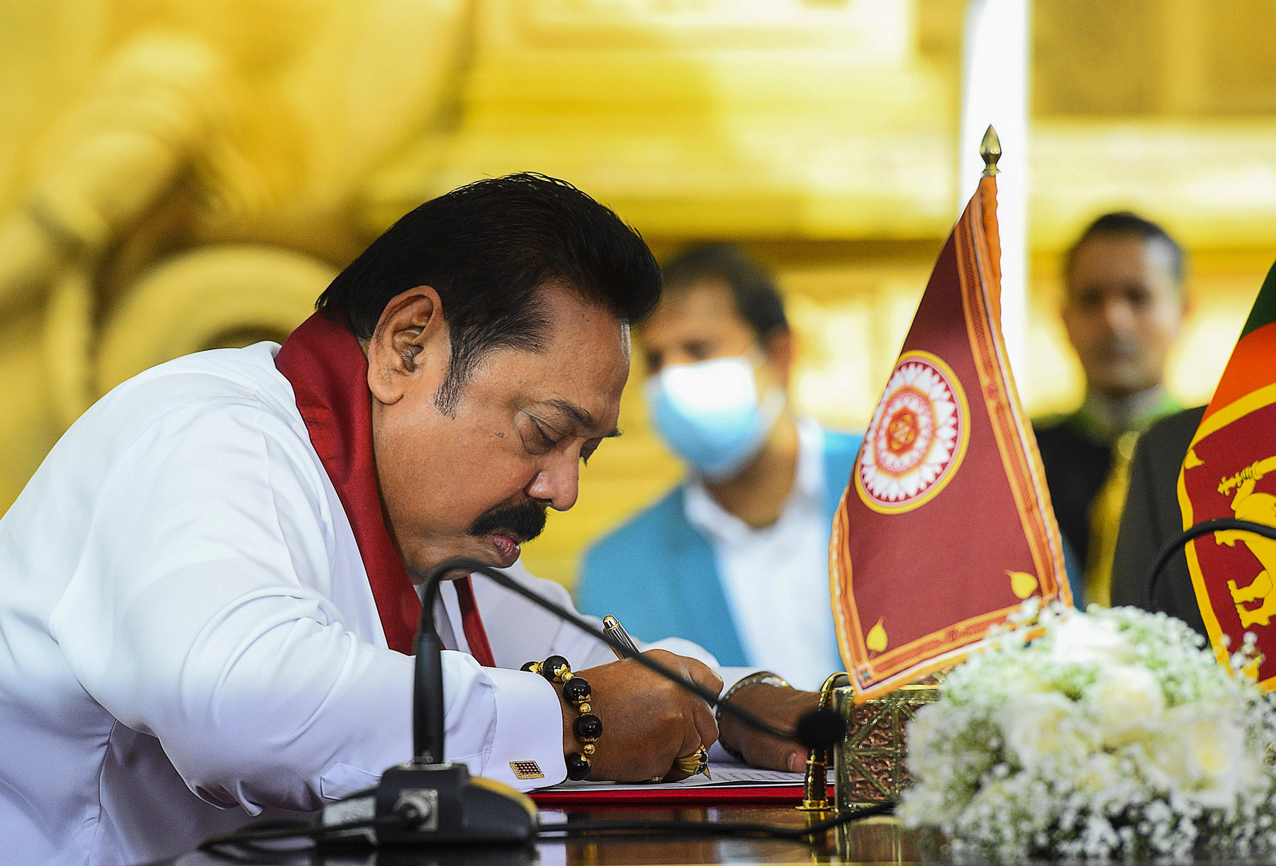 श्रीलंकाका प्रधानमन्त्री राजापाक्षेद्वारा राजीनामा