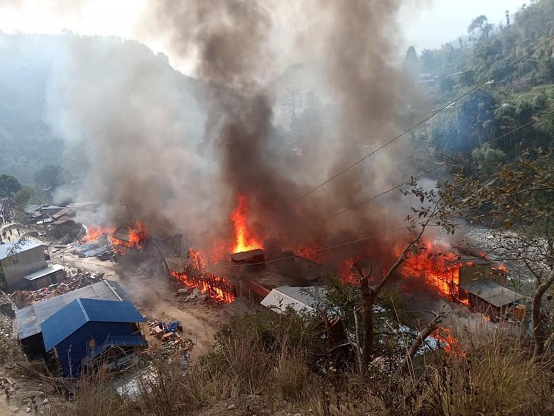 ताप्लेजुङ आगलागी अपडेट : ४० घर जलेर नष्ट, आगो नियन्त्रण बाहिर