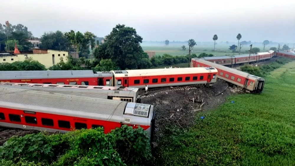 भारतमा रेल दुर्घटना, कम्तीमा १३ जनाको मृत्यु
